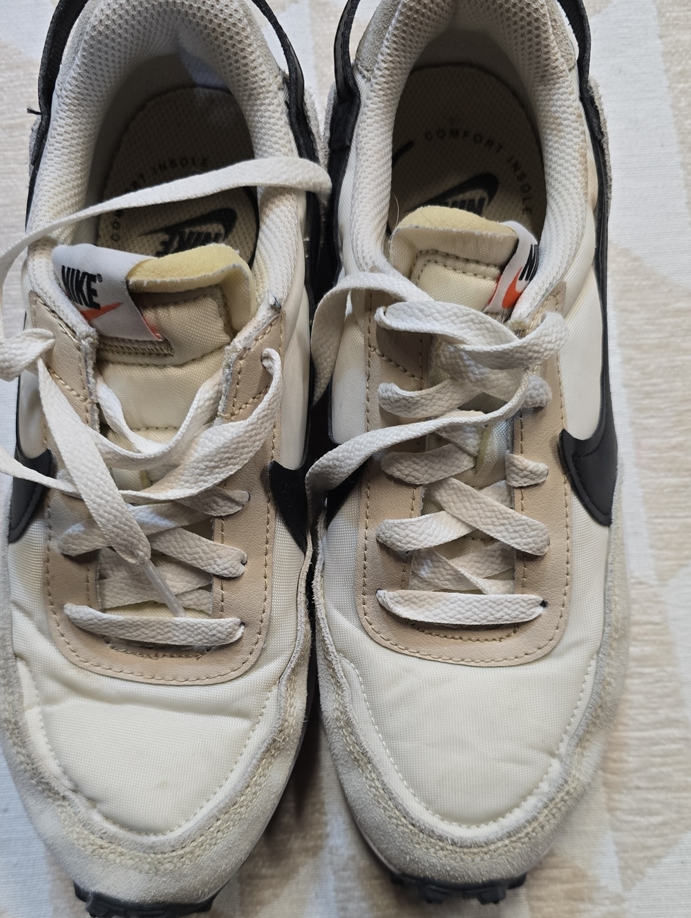 Nike Womens White Black Retro-Style Sneakers